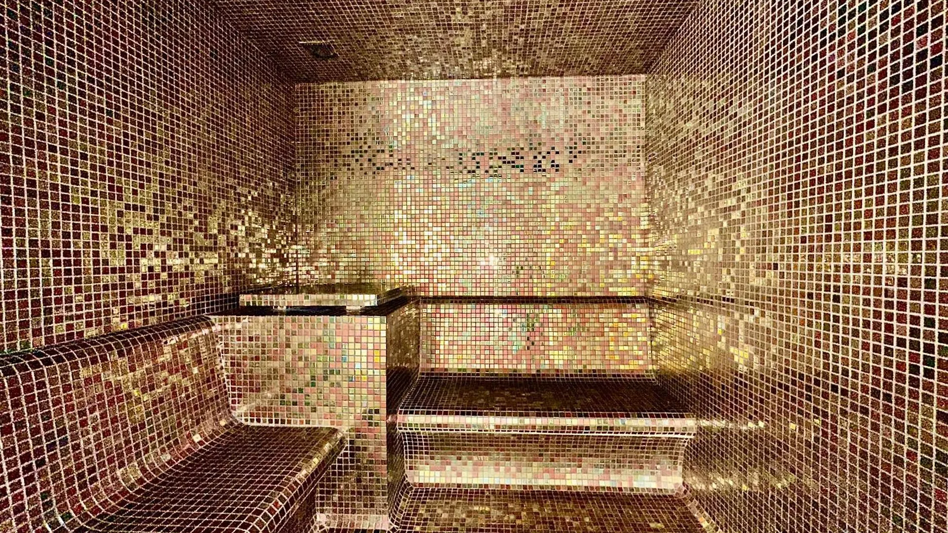 Oasis 325, Эстепона Испания