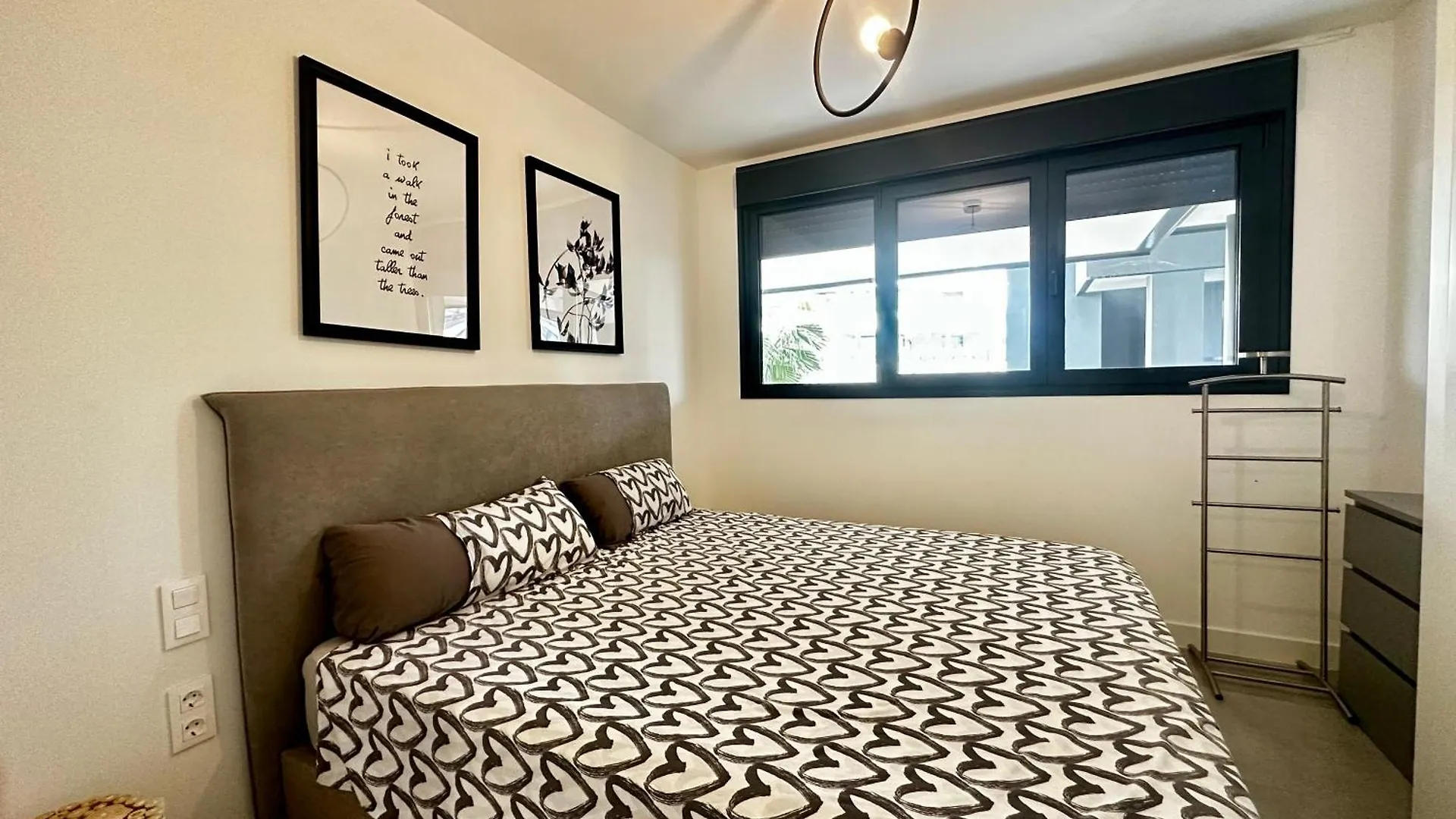 Oasis 325, Эстепона 0*,  Испания