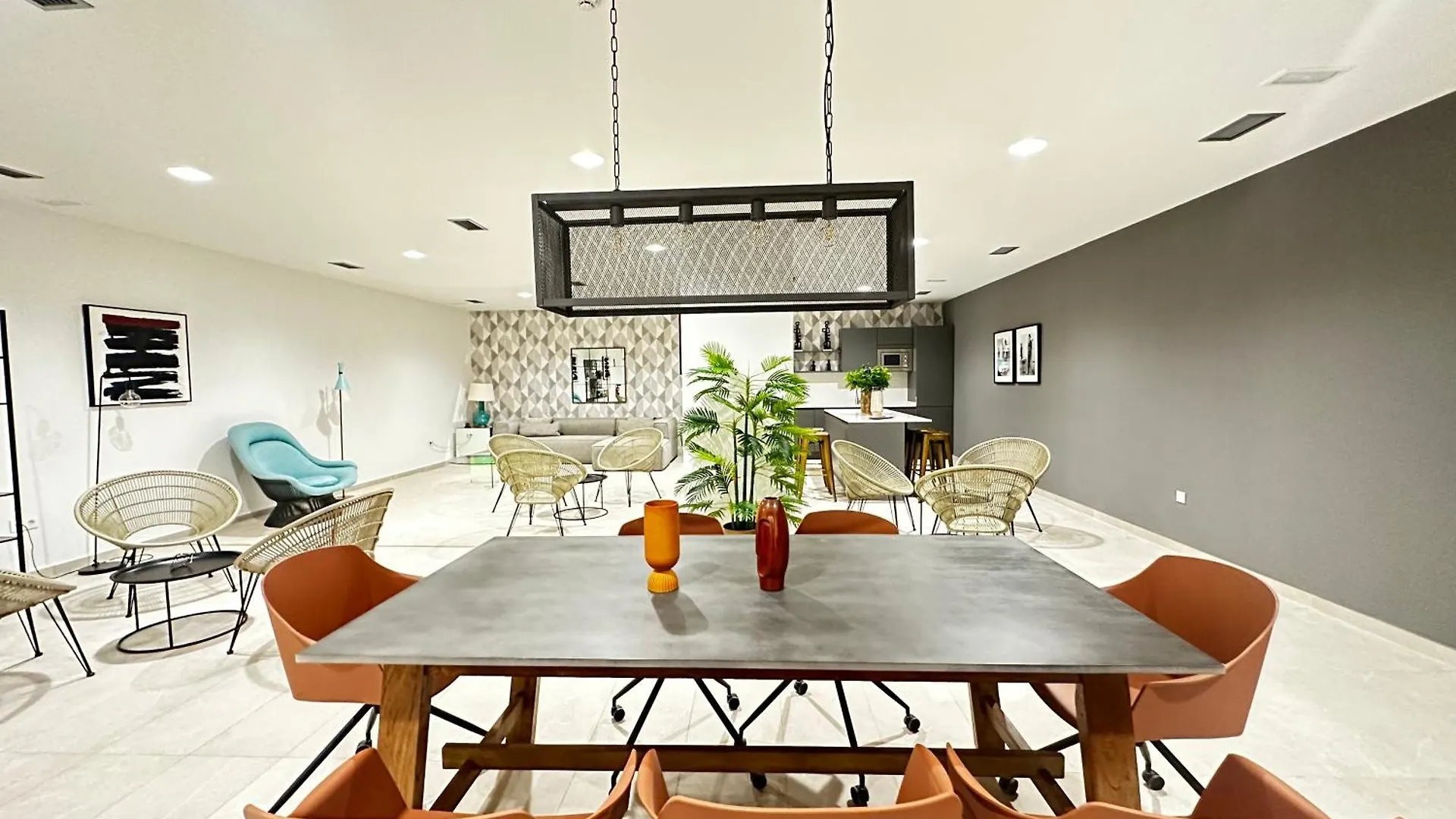 Oasis 325, Эстепона