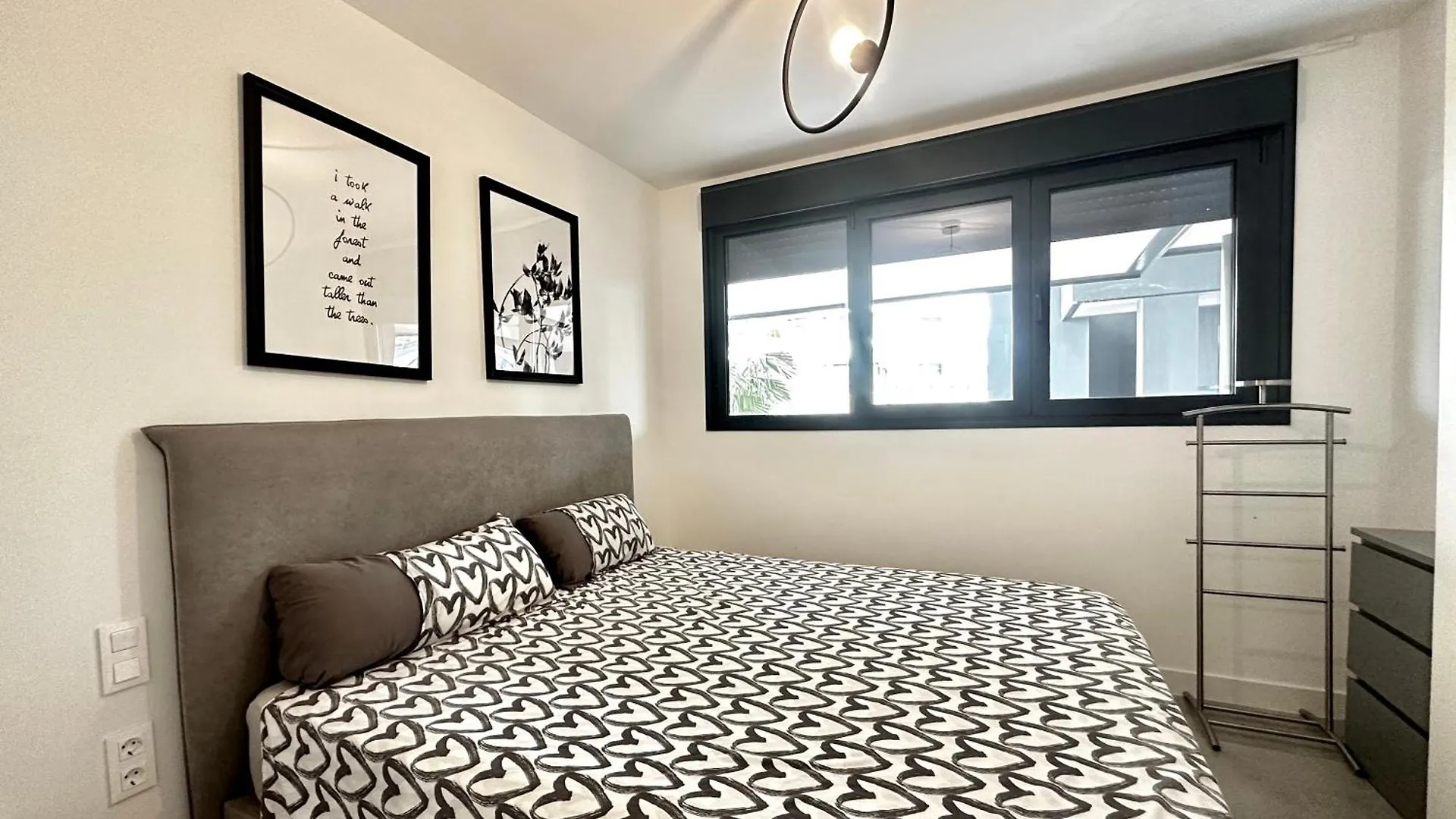 Oasis 325, Эстепона 0*,  Испания