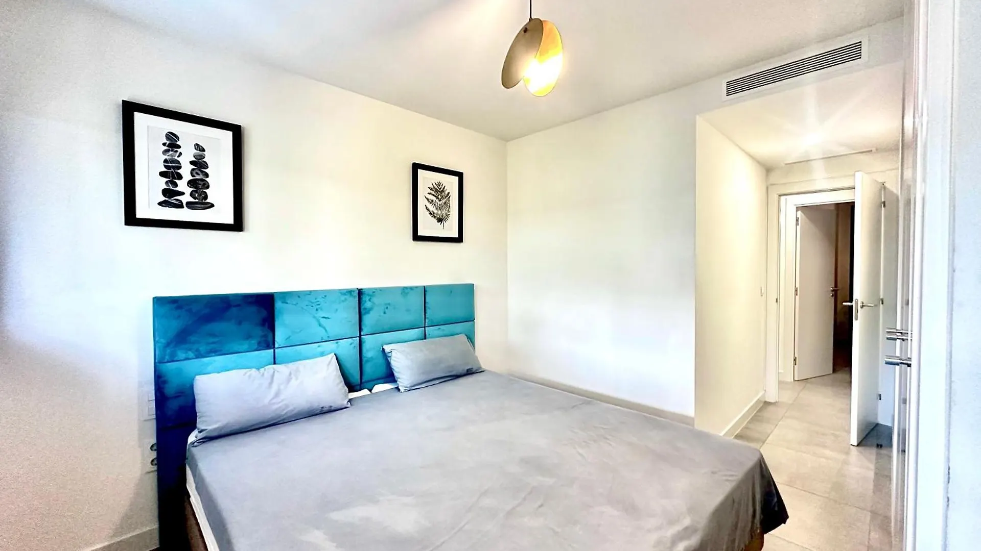 Oasis 325, Эстепона Испания